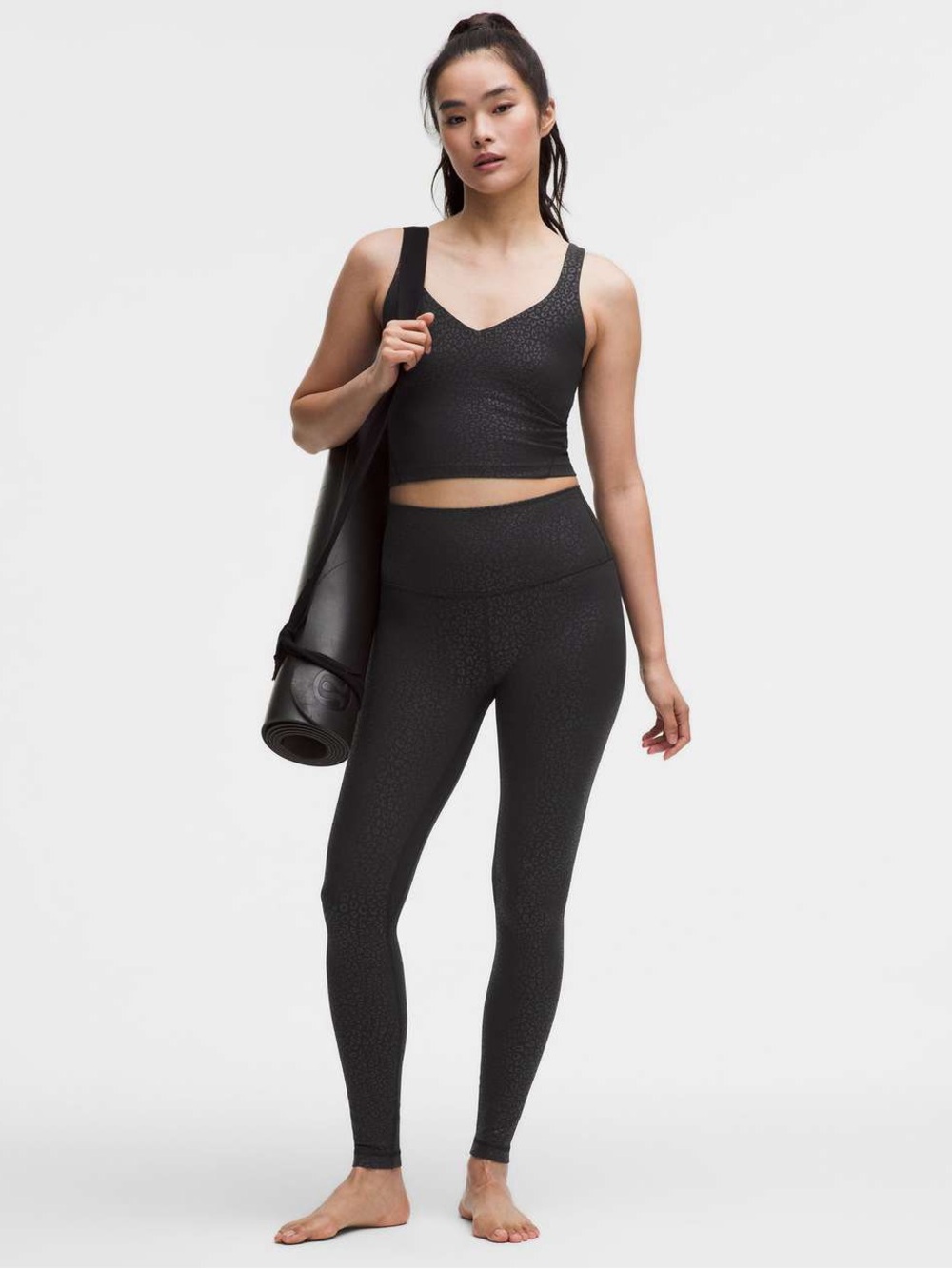 Lululemon Align High-Rise Pant 28"
Leopardo Shift Micro Emboss Black
Size 4